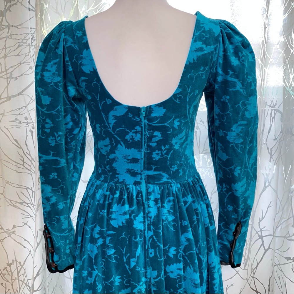 VINTAGE LAURA ASHLEY BLUE TEAL FLORAL PRINT VELVET PUFFY LONG SLEEVE MAXI DRESS - Picture 4 of 10